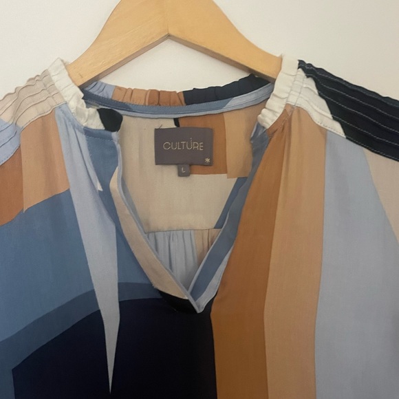 Culture Abstract Print Blouse | Size Large Abstract Blue - Picture 6 of 8
